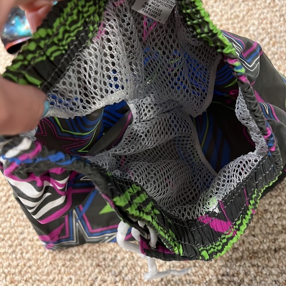 8/$25 😎 Star swim trunks size 5-6T - Picture 4 of 5